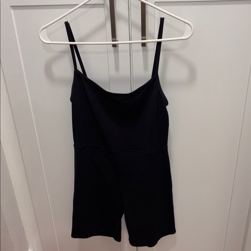 Wilfred Free Black Aritzia Onesie